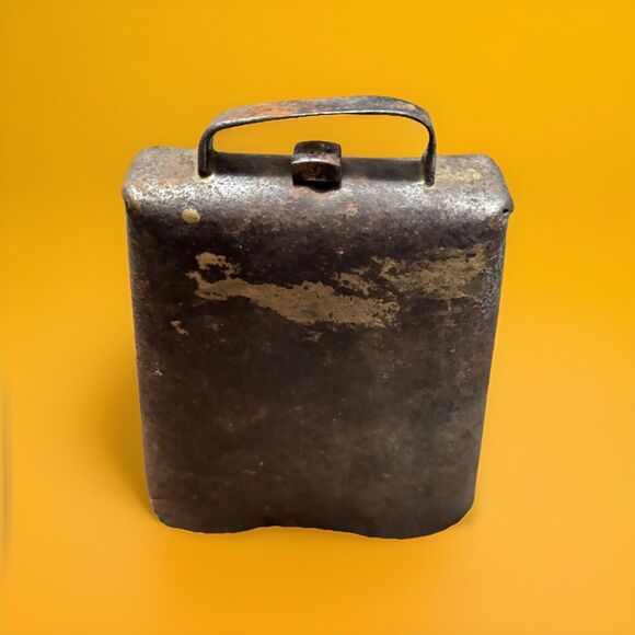 Forged Iron Cow Bell Patina Loud Heavy Collectible Farm Ranch Cottage Decor Vtg - Picture 7 of 9